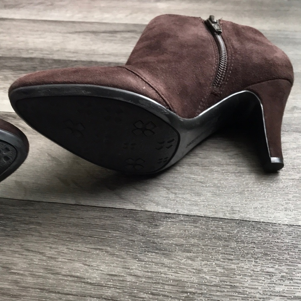 Naturalizer Elegant Brown Zip Up Suede Ankle Boots With Bow - Picture 8 of 10
